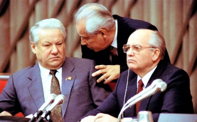 Hai nhân vật Gorbachev (phải) và Yeltsin (trái). Nguồn: topcor.ru