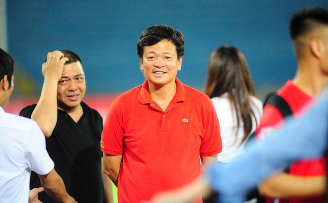 Sau khi ông Trần Mạnh Hùng nghỉ hồi tháng 4/2021, Hải Phòng đưa CĐV Văn Trần Hoàn lên làm Chủ tịch đội bóng.