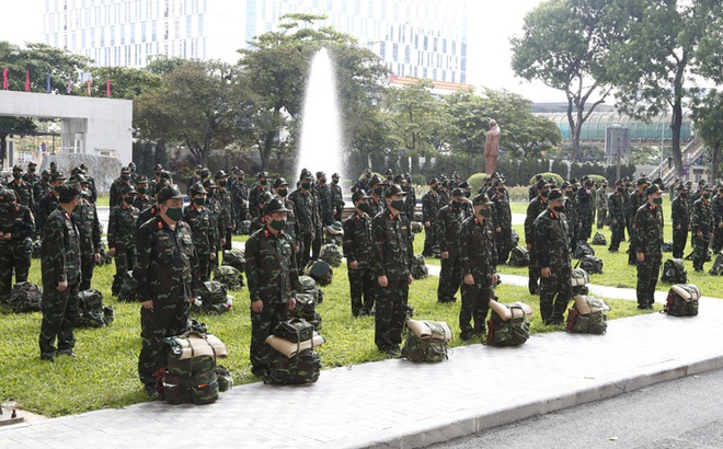 Đoàn cán bộ, nhân viên, học viên Học viện Quân y trước giờ xuất quân vào miền Nam. Ảnh: Cổng TTĐT Bộ Quốc phòng