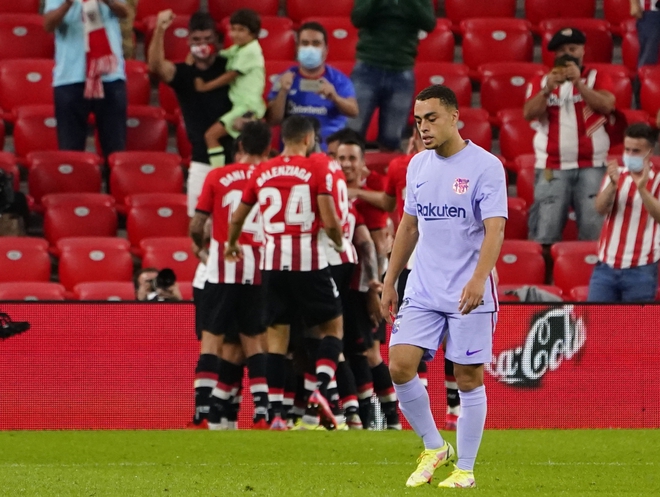 Memphis Depay ghi bàn, Barca thoát thua Athletic Bilbao - Ảnh 1.