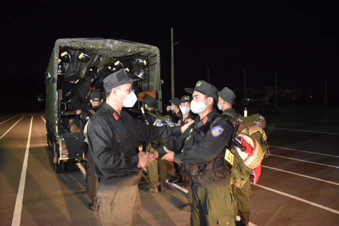 Trung đoàn Cảnh sát cơ động Trung Bộ chi viện cho Bình Dương phòng, chống dịch Covid-19 - Ảnh 3.