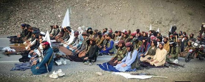 NÓNG: Thắng lớn, phe nổi dậy Afghanistan ồ ạt truy kích địch - Taliban vừa dứt cảnh báo đỏ, lính Mỹ đã bị tập kích! - Ảnh 2.