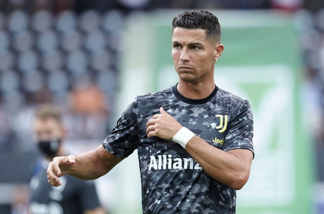 Bị cho vào sân dù cố tình không muốn đá, Ronaldo vẫn suýt sắm vai người hùng - Ảnh 1.