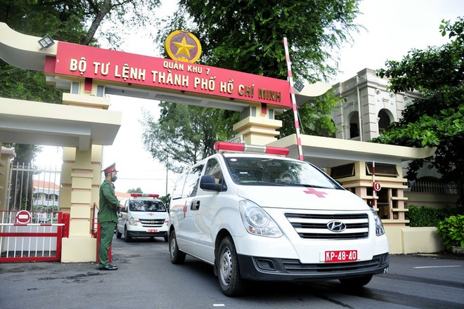 Cận cảnh đội hình xe cứu thương Bộ Quốc phòng điều động đến TP HCM tham gia chống dịch Covid-19 - Ảnh 2.