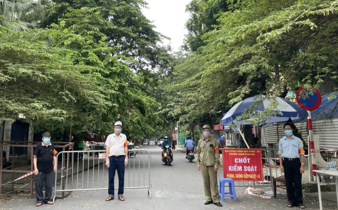 Chốt kiểm soát phòng, chống dịch trên địa bàn phường Thanh Xuân Bắc, quận Thanh Xuân