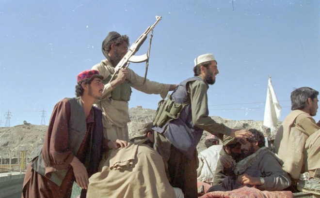 Chiến binh Hồi giáo cực đoan Taliban vào năm 1996. Ảnh: AP.