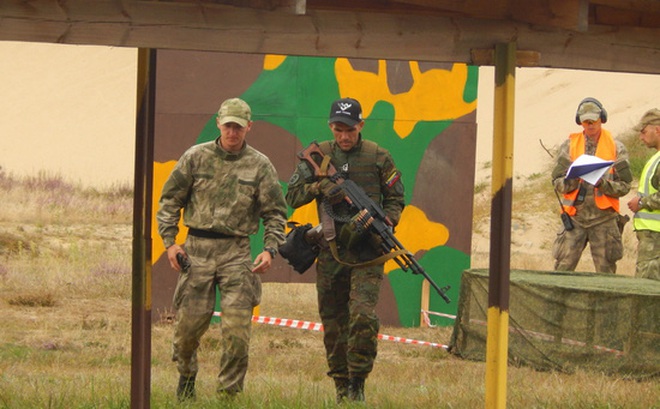 Quân nhân các nước tham dự thực hiện bài thi trên bãi tập Brest, Cộng hòa Belarus. Ảnh: Bộ Quốc phòng Nga
