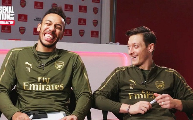 Aubameyang đang tái hiện hình ảnh của Ozil ở Arsenal.