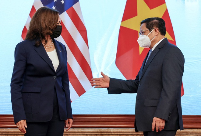 Phó Tổng thống Mỹ Harris: 1 triệu liều vaccine Pfizer sắp đến Việt Nam trong 24 giờ - Đoàn hộ tống đã về đến khách sạn - Ảnh 4.