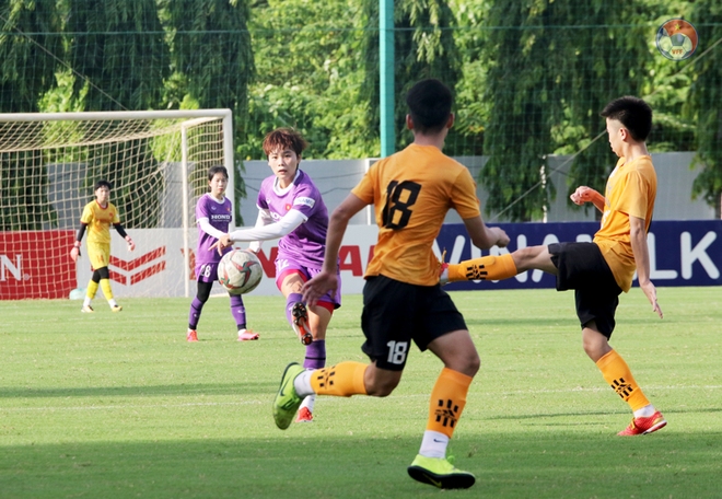 Huỳnh Như ghi bàn, tuyển nữ Việt Nam vẫn để thua U15 nam Futsal trong trận tái đấu - Ảnh 4.