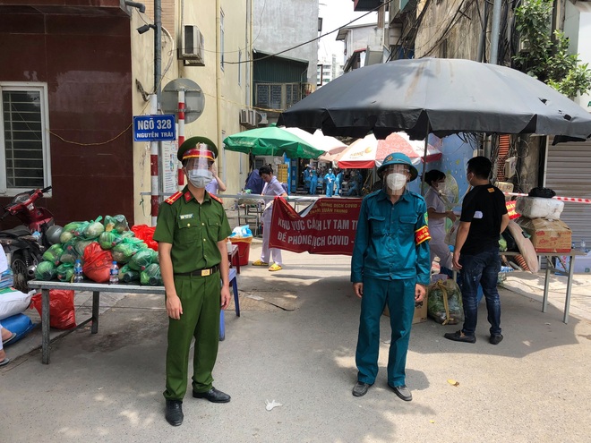 Phó Giám đốc CDC Hà Nội: Ổ dịch ở Thanh Xuân Trung khả năng lây nhiễm rất cao, có thể thêm nhiều ca mắc mới - Ảnh 1.