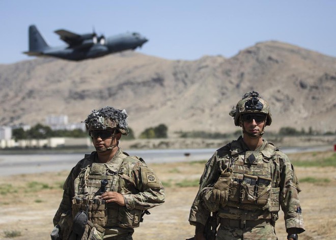 Tấn công đẫm máu ở Kabul: TT Biden thề báo thù cho người Mỹ; xác nhận 12 lính Mỹ thiệt mạng - Ảnh 1.