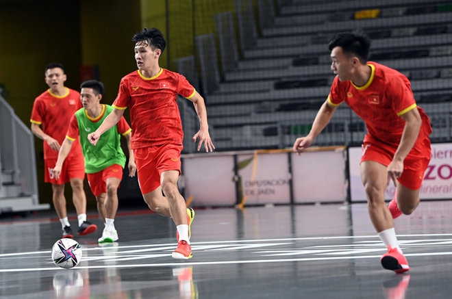 ĐT futsal Việt Nam tích cực chuẩn bị cho cuộc “thử lửa” với đội bóng số 1 thế giới - Ảnh 9.