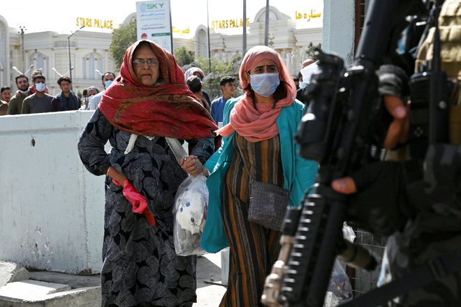NÓNG: Mỹ cho nổ tung trụ sở CIA ở Afghanistan - Người dân được yêu cầu tránh xa sân bay Kabul ngay lập tức! - Ảnh 1.