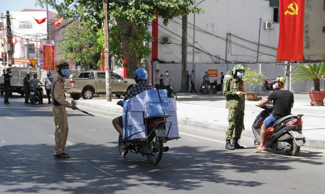 TP. Vinh: Hơn 1.200 người ra đường trong Chỉ thị 16 và vi phạm phòng chống dịch, bị phạt gần 2,9 tỷ đồng - Ảnh 1.