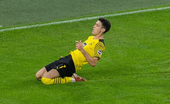 Dortmund 3 - 2 Hoffenheim: Haaland cứu rỗi Dortmund trong cuộc rượt đuổi tỉ số nghẹt thở - Ảnh 4.