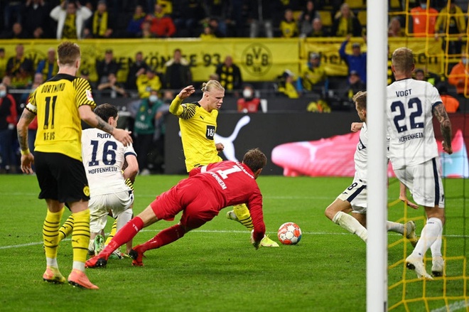 Dortmund 3 - 2 Hoffenheim: Haaland cứu rỗi Dortmund trong cuộc rượt đuổi tỉ số nghẹt thở - Ảnh 9.