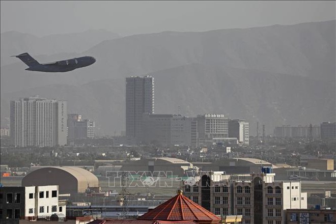 Kẻ đánh bom sân bay Kabul vượt vòng kiểm soát của lính Mỹ, chờ đến phút cuối để ra tay - Ảnh 3.