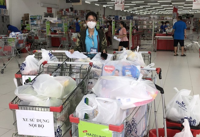  TP Hồ Chí Minh: ‘Đi chợ hộ’ quá tải nhưng nơi được, nơi không  - Ảnh 2.