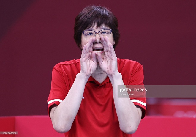 VĐV Trung Quốc khóc như mưa, cúi rạp người chia tay HLV huyền thoại ở Olympic Tokyo 2020 - Ảnh 12.