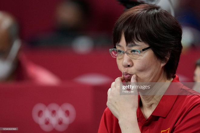 VĐV Trung Quốc khóc như mưa, cúi rạp người chia tay HLV huyền thoại ở Olympic Tokyo 2020 - Ảnh 13.