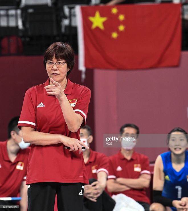 VĐV Trung Quốc khóc như mưa, cúi rạp người chia tay HLV huyền thoại ở Olympic Tokyo 2020 - Ảnh 9.