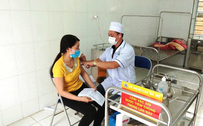 Tiêm phòng vaccine Covid-19 cho đồng bào dân tộc thiểu số trên địa bàn huyện Ba Vì.