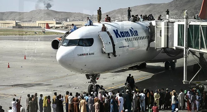 NÓNG: Phương Tây hoảng hồn vì tàu trinh sát Nga - Rocket tới tấp nã thẳng vào sân bay Kabul: TT Biden nhận thông báo khẩn cấp! - Ảnh 2.