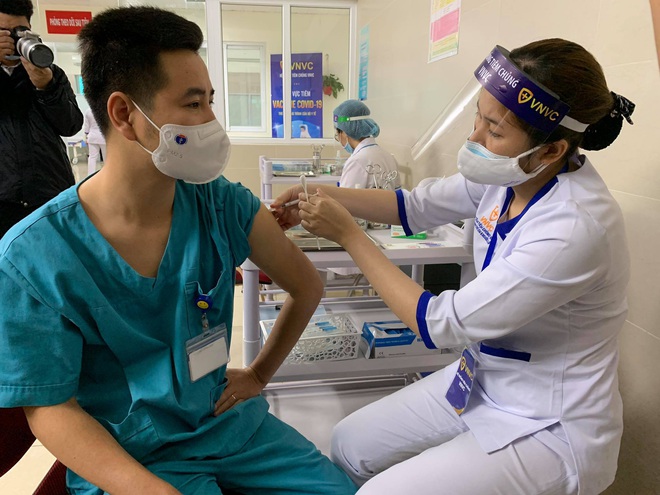 Doanh nghiệp muốn nhập vaccine Covid-19 về Việt Nam phải nộp hồ sơ gì? - Ảnh 1.