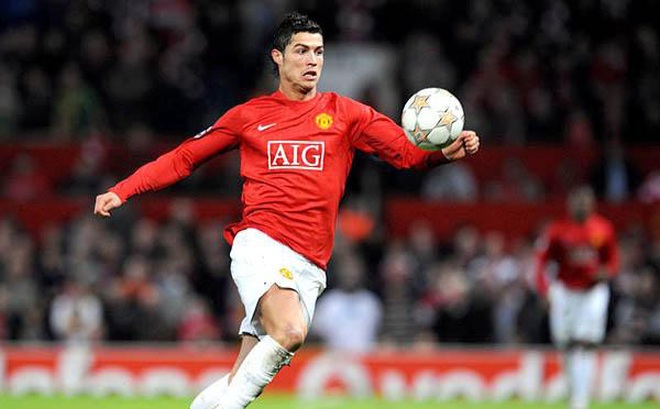 Ronaldo trở về M.U sau 12 năm