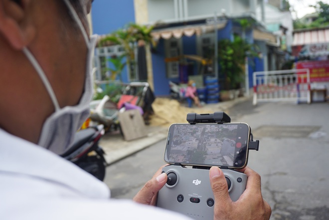 Cận cảnh flycam tuần tra giám sát người dân Đà Nẵng ai ở đâu thì ở đó - Ảnh 7.
