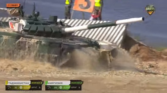 Tank Biathlon 2021: Trận đấu bi hài nhất đang diễn ra - Rất đáng xem - Ảnh 2.