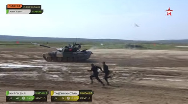 Tank Biathlon 2021: Trận đấu bi hài nhất đang diễn ra - Rất đáng xem - Ảnh 1.