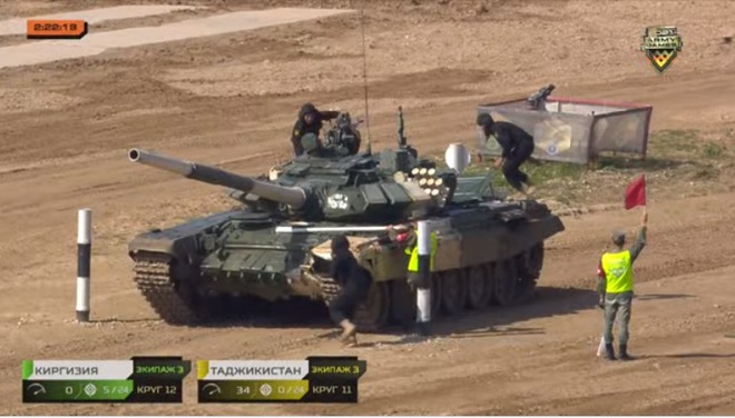 Tank Biathlon 2021: Trận đấu bi hài nhất đang diễn ra - Rất đáng xem - Ảnh 1.