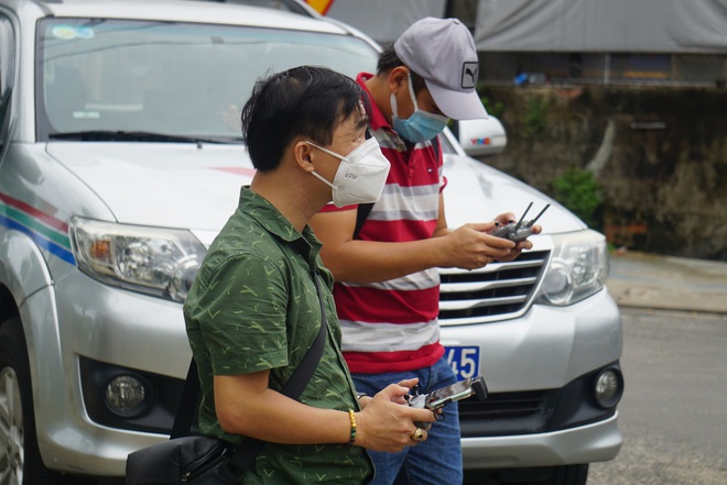Cận cảnh flycam tuần tra giám sát người dân Đà Nẵng ai ở đâu thì ở đó - Ảnh 5.