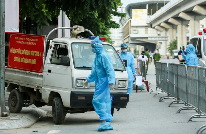 Hà Nội: Thêm 27 ca mắc Covid-19, trong đó chỉ có 1 ca cộng đồng; TS Nguyễn Huy Nga: TP.HCM có thể đang ở đỉnh dịch - Ảnh 2.