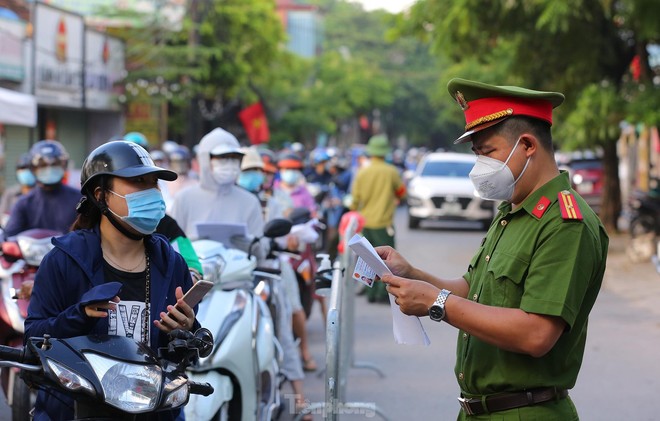 Hà Nội: Thông tin chính thức vụ huyện Thanh Trì yêu cầu kiểm tra lịch làm việc của người dân - Ảnh 1.