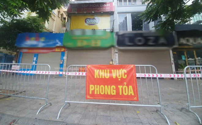 Khu vực cửa hàng tự chọn ở phố Lê Trọng Tấn đã được phong tỏa.