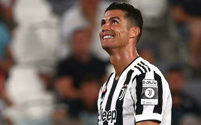 Ronaldo nhận bài tri ân của Juventus sau... 4 ngày