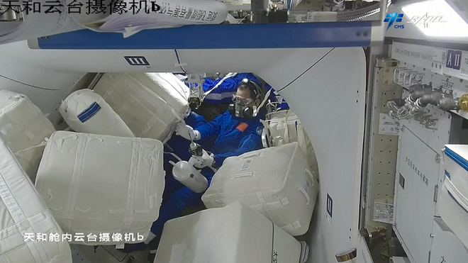 Trung Quốc tìm mọi cách đảm bảo đủ nước cho phi hành gia trên trạm vũ trụ Thiên Cung, không ngại tái chế cả nước tiểu - Ảnh 2.