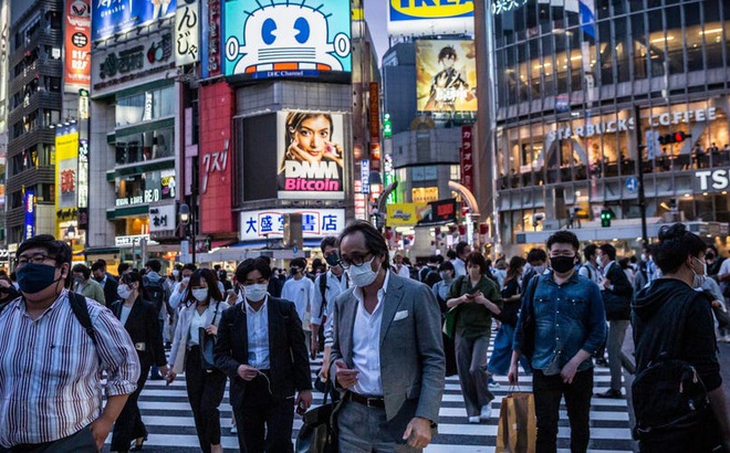 Người dân đeo khẩu trang ở Tokyo, Nhật Bản. Ảnh: Yuichi Yamazaki/Getty Images