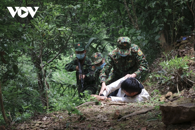 Cận cảnh trinh sát biên phòng “đánh” án ma túy nơi biên giới - Ảnh 5.