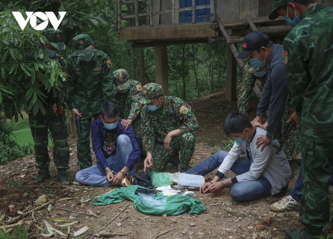 Cận cảnh trinh sát biên phòng “đánh” án ma túy nơi biên giới - Ảnh 7.