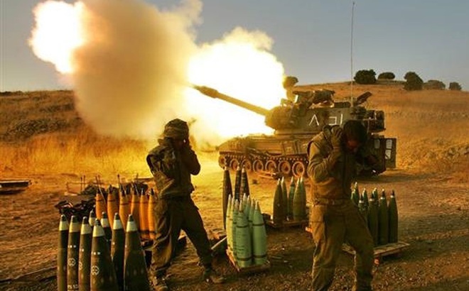 Binh sĩ Israel khai hỏa pháo. Ảnh minh họa: AP