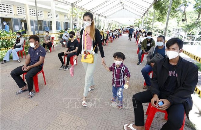 Hành trình vô cùng gian nan mua thuốc trị Covid-19 của Đại sứ Việt Nam; Cảnh báo biến thể “Ngày Tận thế” nguy hiểm hơn cả Delta - Ảnh 1.