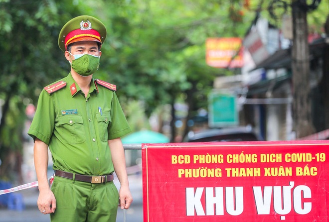 Khẩn: Tìm người đến hàng loạt địa điểm ở Hà Nội như chợ Châu Long, Vinmart, trường tiểu học... Hà Nội chính thức giãn cách xã hội thêm 15 ngày - Ảnh 1.