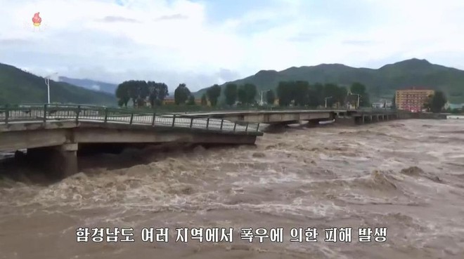 Hơn 1.100 ngôi nhà bị ngập, hàng nghìn người phải sơ tán vì lũ lụt ở Triều Tiên - Ảnh 1.