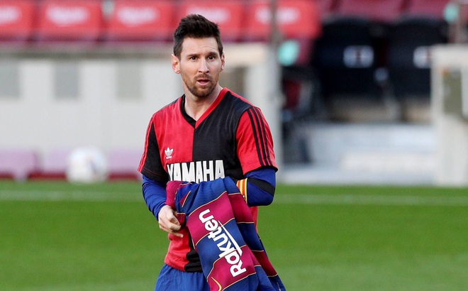 Chiếc áo Barcelona đã được cởi bỏ khỏi Lionel Messi...