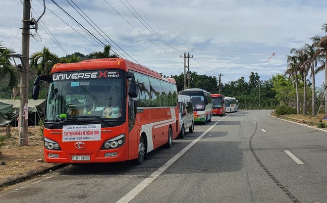 Những chuyến xe treo băng rôn "xe 0 đồng" nhưng thu phí cao gấp 5 lần ngày thường