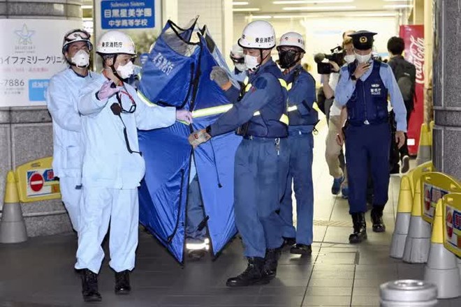 Nhật Bản: Tấn công bằng dao trên tàu điện ngầm vì lý do ngỡ ngàng - Ảnh 1.